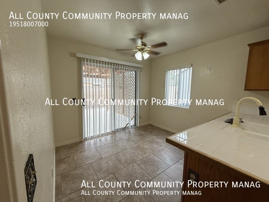 2277 Oak Ave - Photo 6 of 34