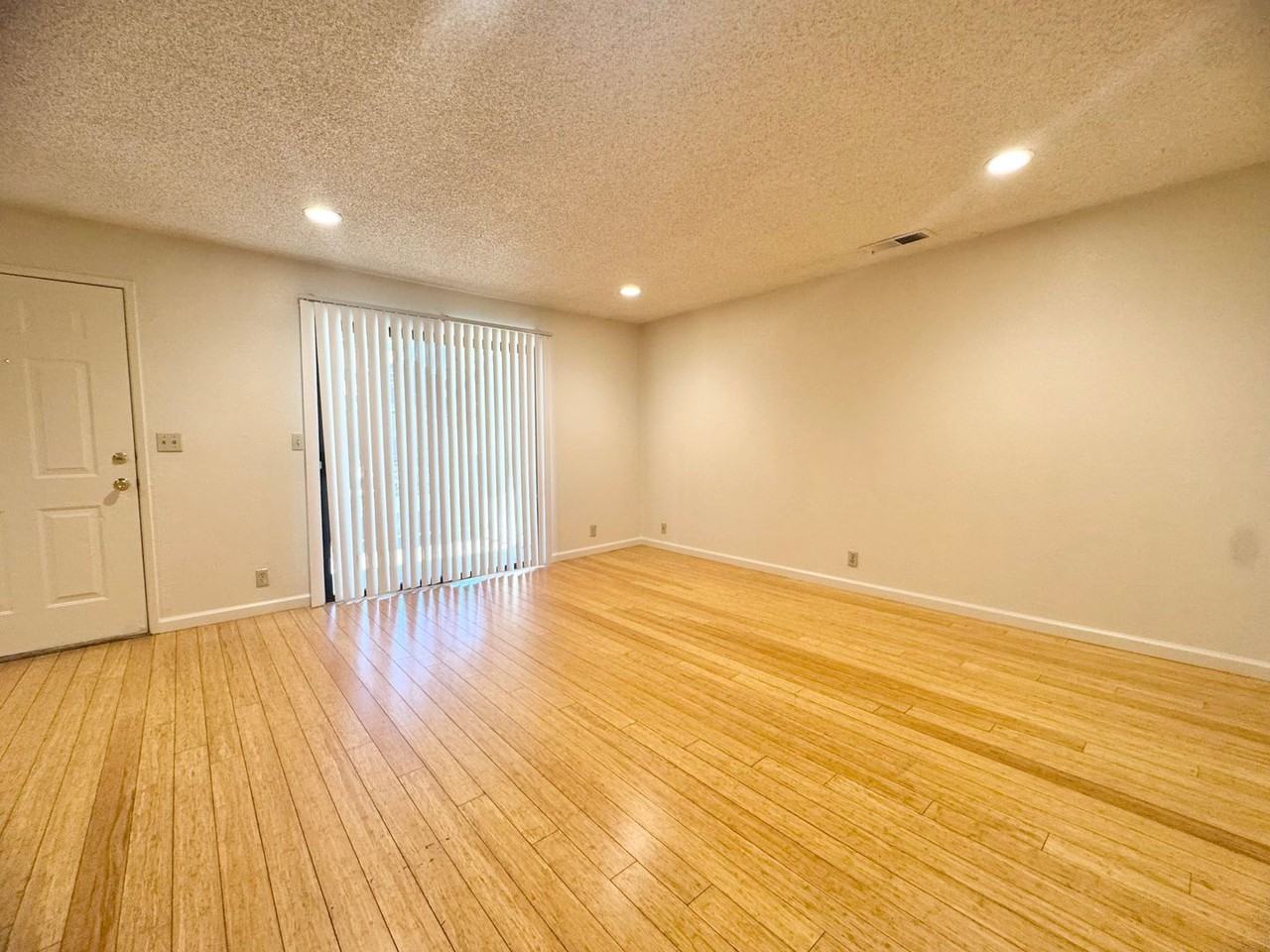 Stadium Village Apartments - Photo 4 of 31