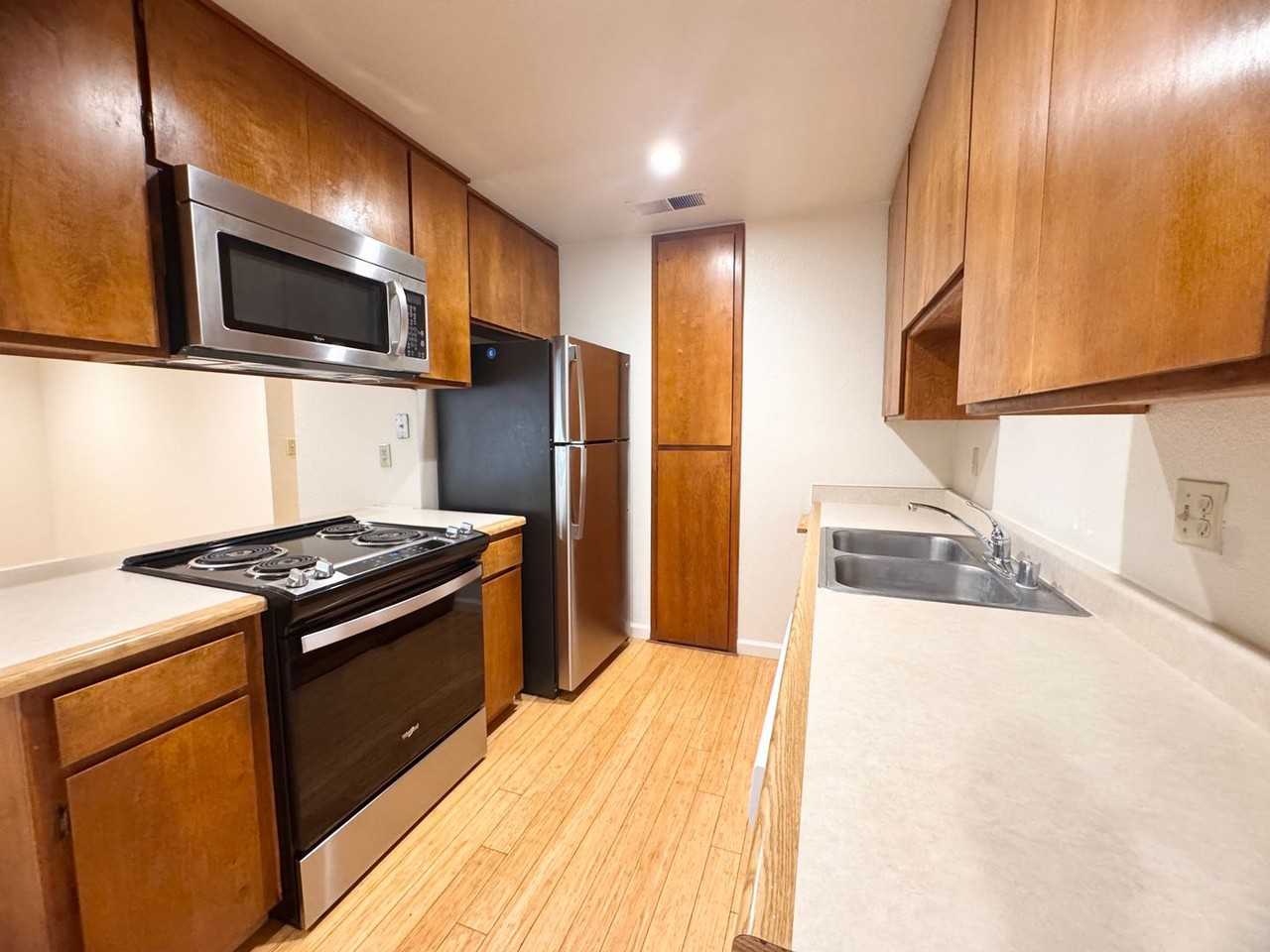 Stadium Village Apartments - Photo 6 of 31