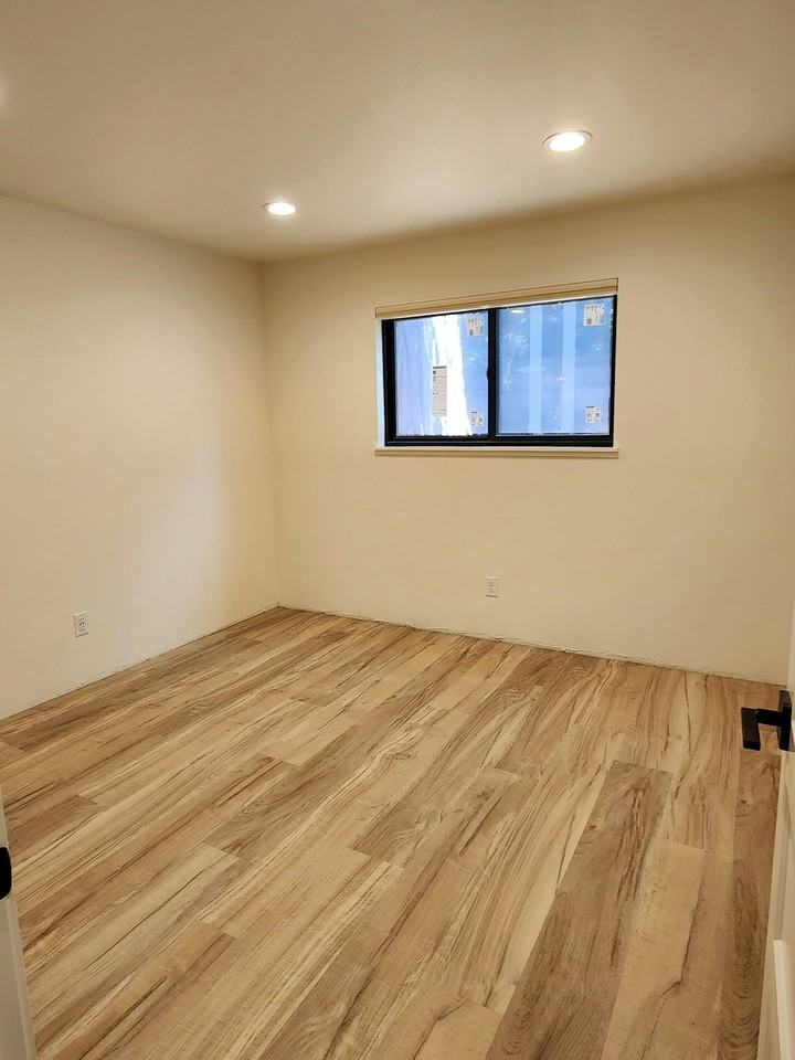 6292 Pine St - Photo 3 of 13