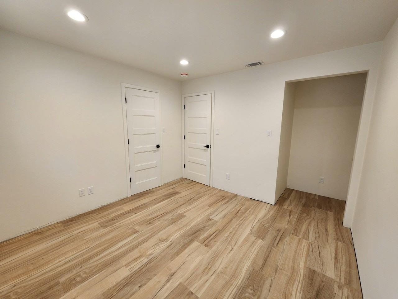 6292 Pine St - Photo 4 of 13