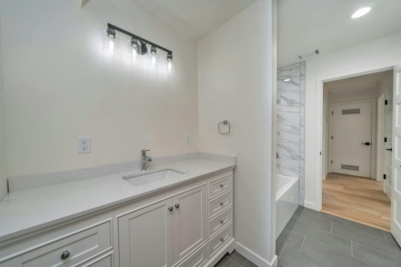 6292 Pine St - Photo 6 of 13