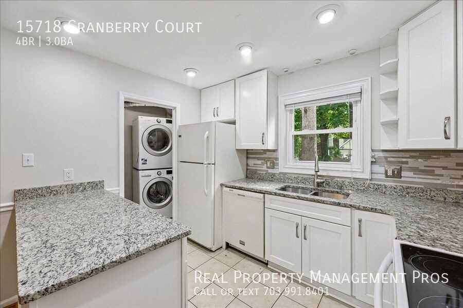 15718 Cranberry Ct - Photo 4 of 21