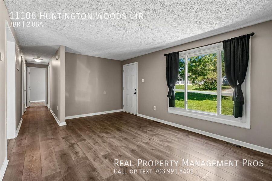 11106 Huntington Woods Cir - Photo 2 of 21