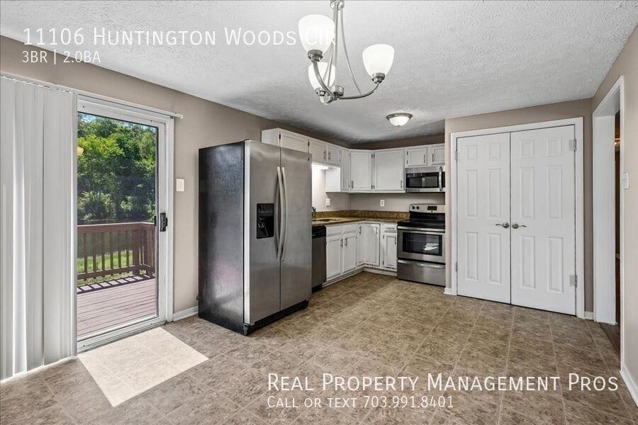 11106 Huntington Woods Cir - Photo 4 of 21