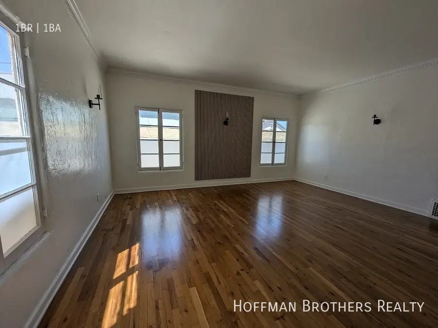 1177 N Ardmore Ave #1 - Photo 4 of 6