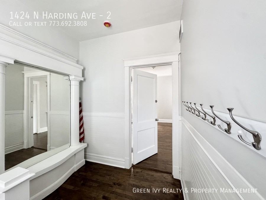1424 N Harding Ave #2 - Photo 2 of 22