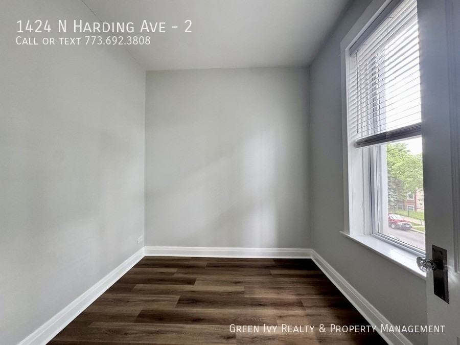 1424 N Harding Ave #2 - Photo 5 of 22