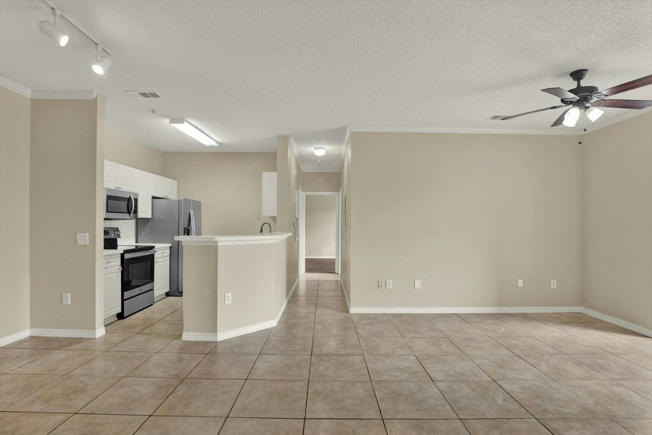 18001 Richmond Place Drive, Unit 224 - Photo 3 of 30
