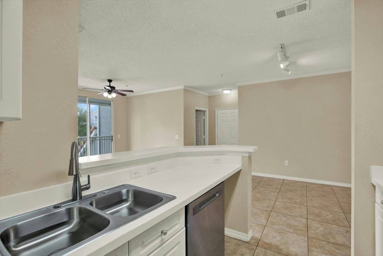 18001 Richmond Place Drive, Unit 224 - Photo 6 of 30