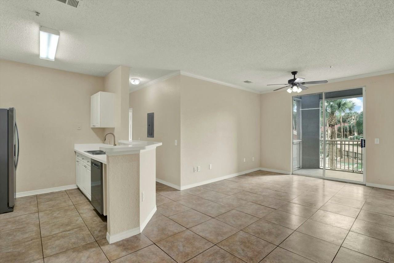 18001 Richmond Place Drive, Unit 224 - Photo 7 of 30