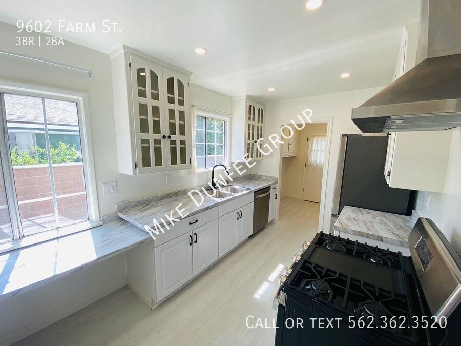 9602 Farm St - Photo 6 of 37