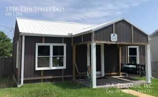 featured image of 1716 13th St E