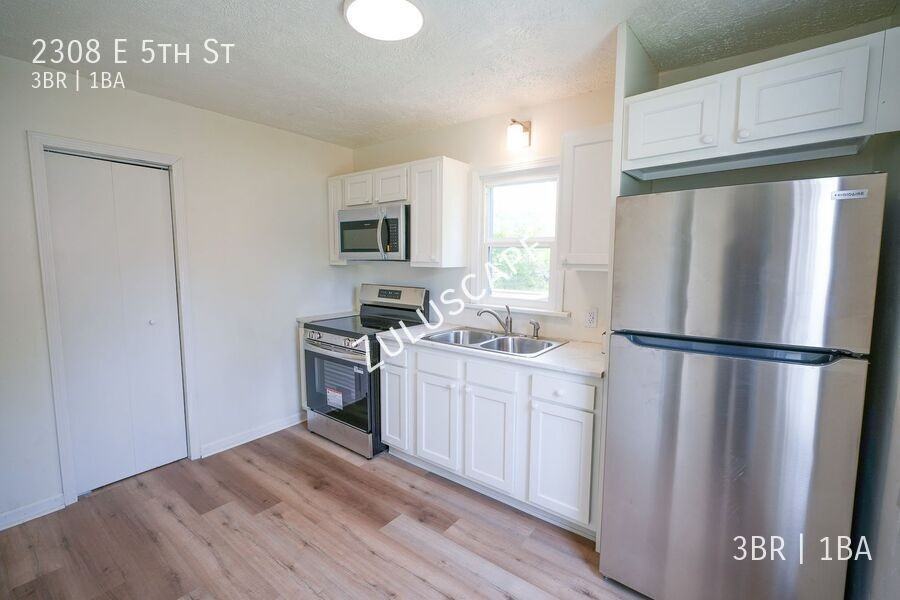 2308 E 5th St - Photo 7 of 13