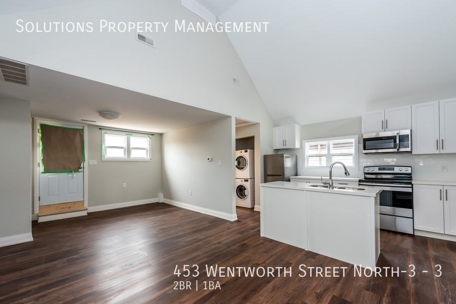 453 Wentworth St N #3 - Photo 4 of 24