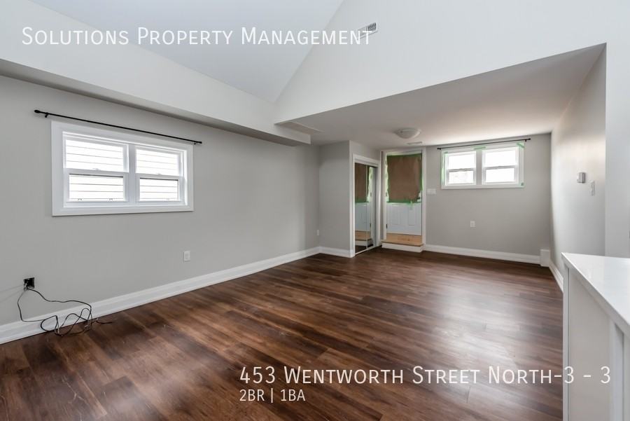 453 Wentworth St N #3 - Photo 5 of 24