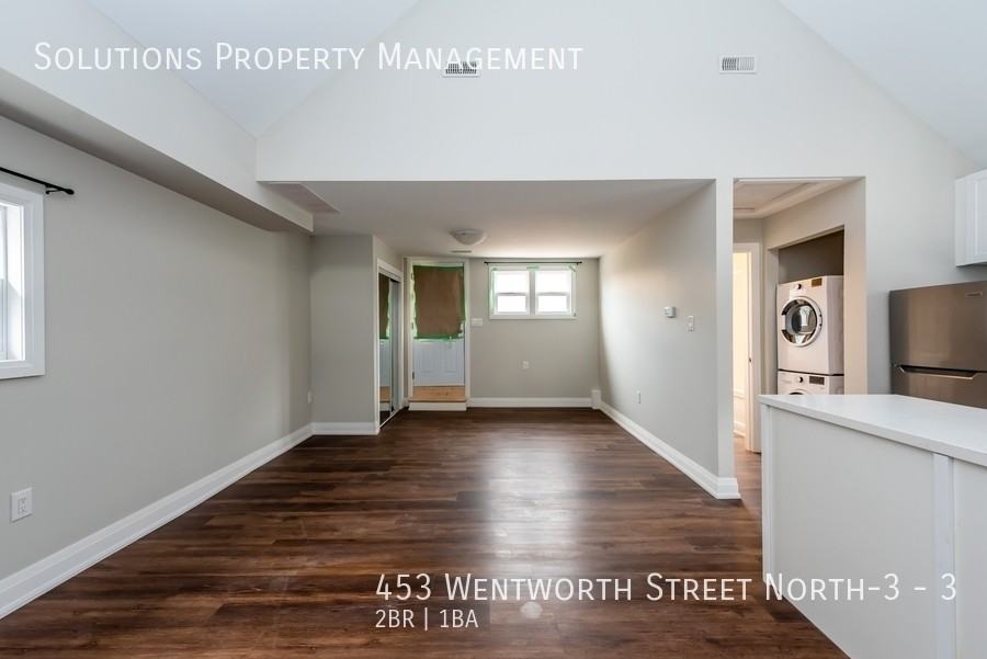 453 Wentworth St N #3 - Photo 6 of 24
