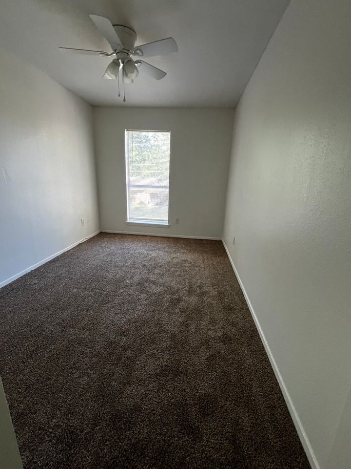 Thompson Square Apts., LLC - Photo 4 of 8