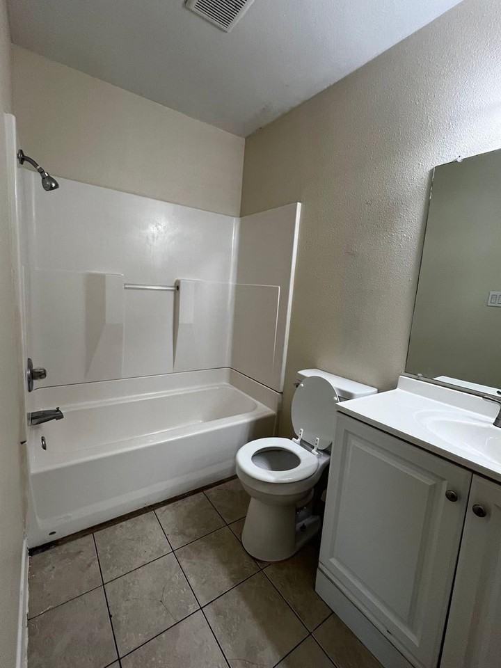 Thompson Square Apts., LLC - Photo 5 of 8