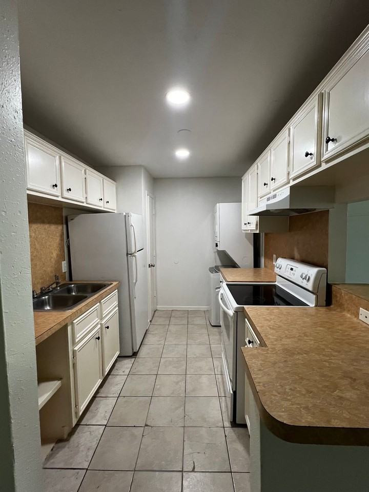 Thompson Square Apts., LLC - Photo 6 of 8