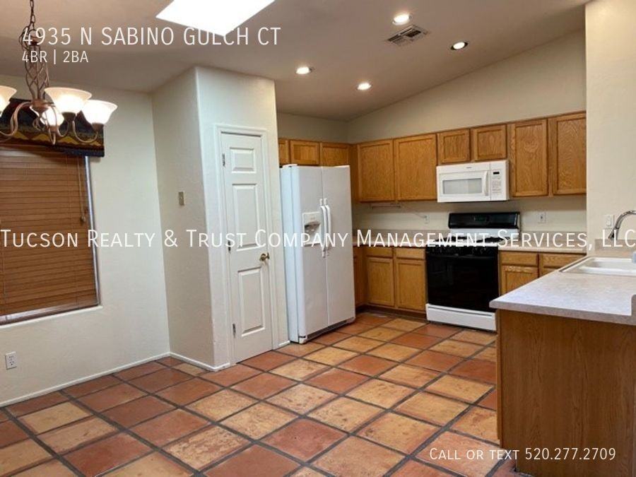 4935 N Sabino Gulch Ct - Photo 3 of 12