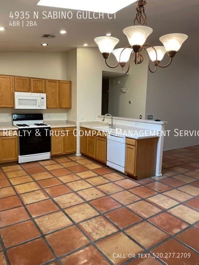 4935 N Sabino Gulch Ct - Photo 4 of 12