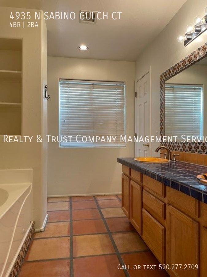 4935 N Sabino Gulch Ct - Photo 7 of 12