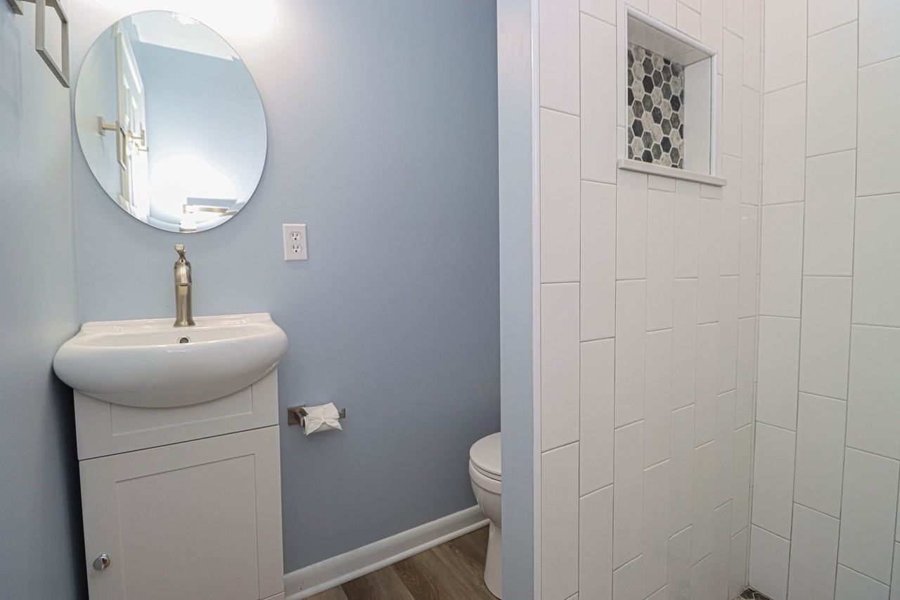 328 Benfield Rd - Photo 4 of 35