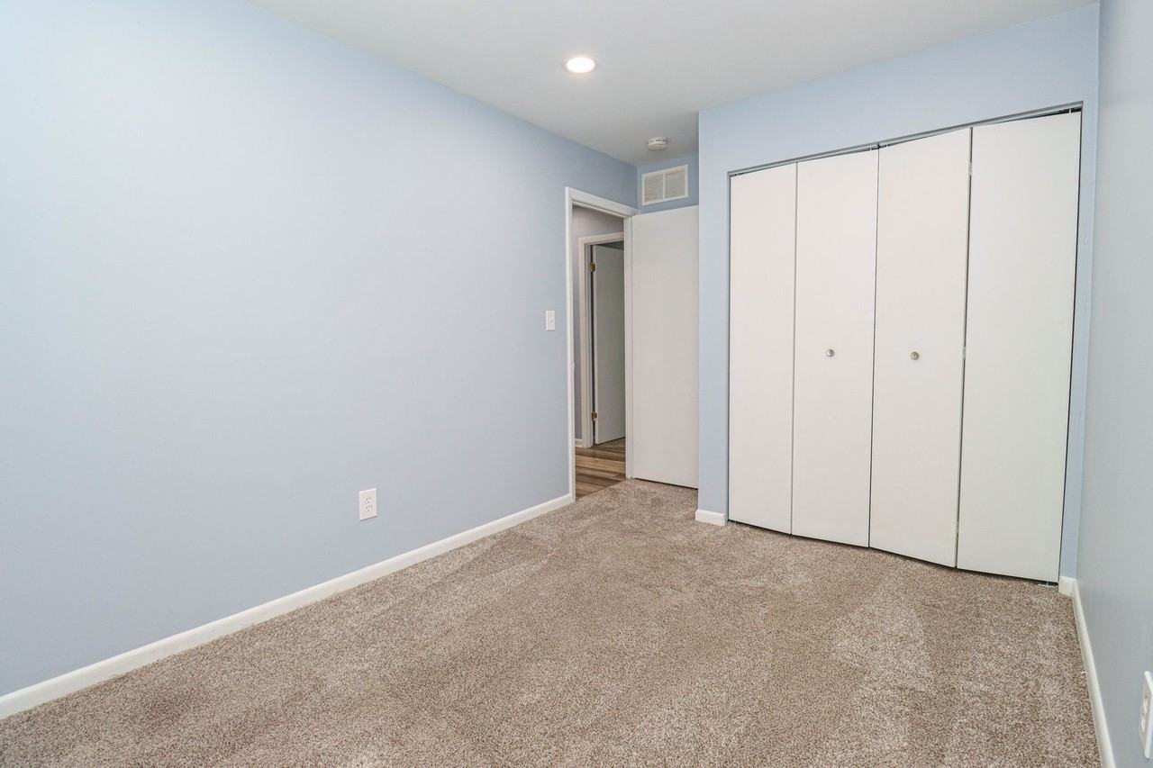328 Benfield Rd - Photo 6 of 35