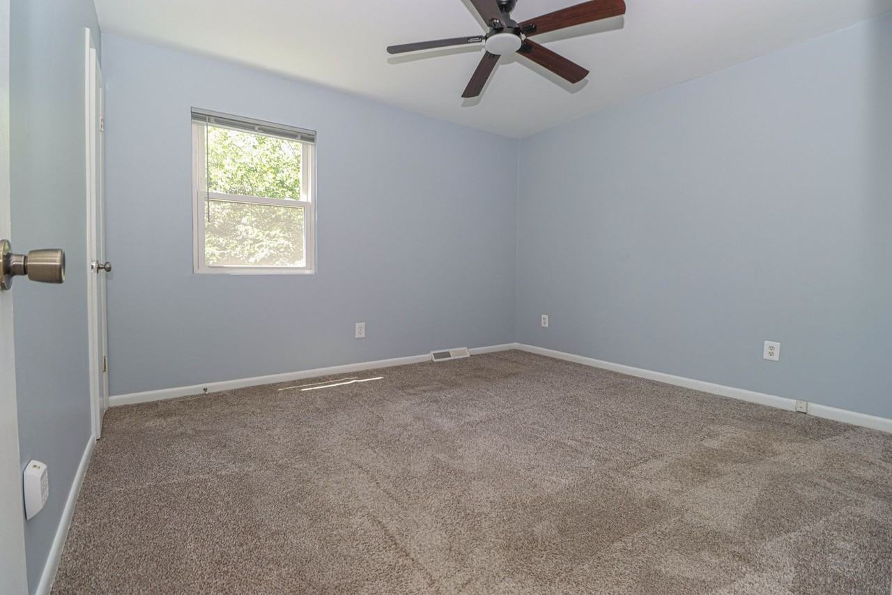328 Benfield Rd - Photo 7 of 35