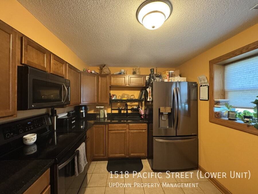 1518 Pacific St - Photo 2 of 19