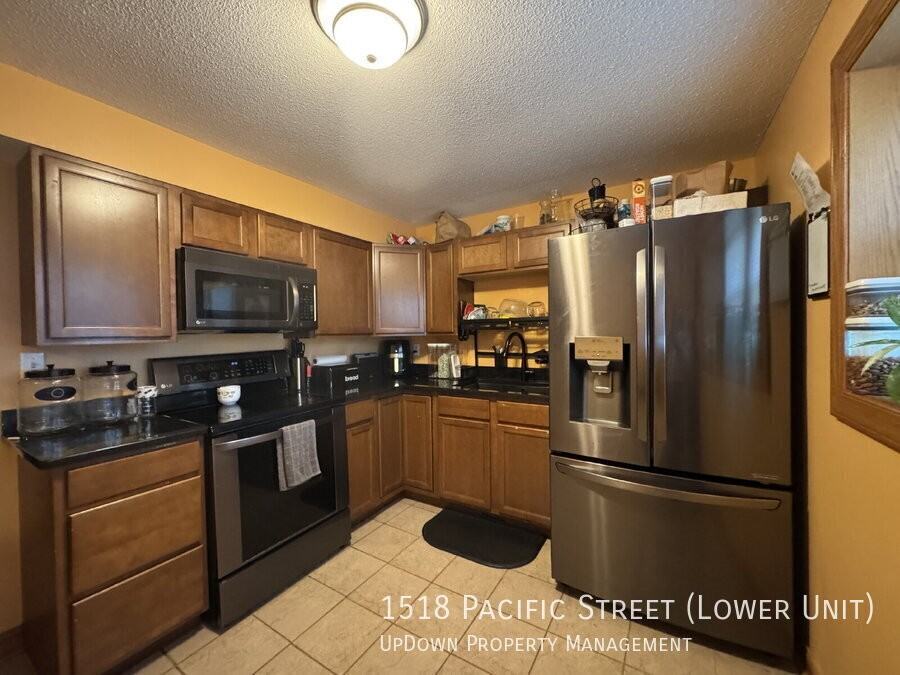 1518 Pacific St - Photo 3 of 19