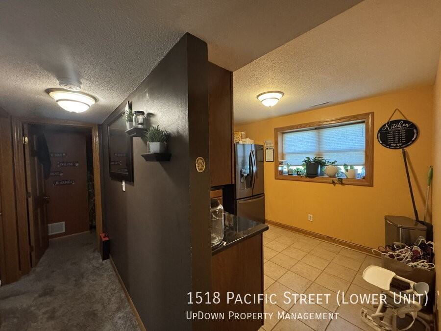 1518 Pacific St - Photo 5 of 19