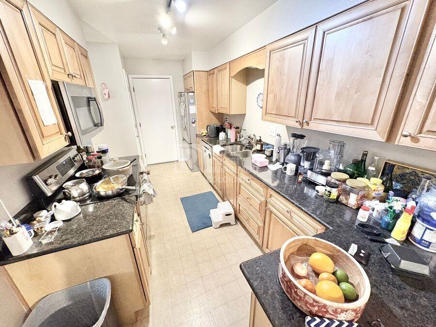 1556 S Spruce St - Photo 4 of 22