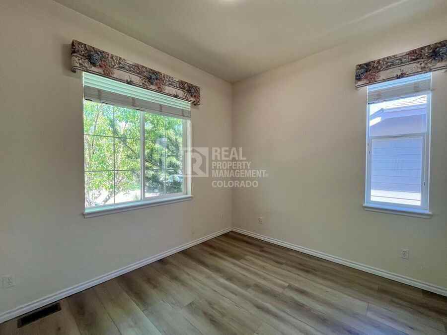 10590 Pearlwood Cir - Photo 2 of 16