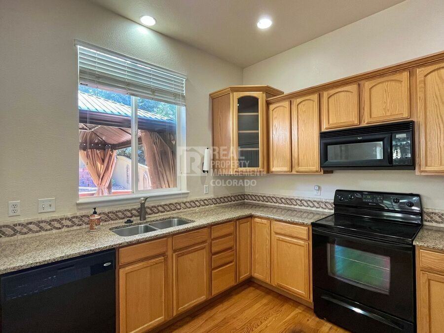10590 Pearlwood Cir - Photo 7 of 16