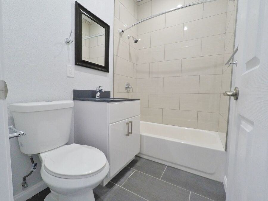 610 22nd St - Photo 4 of 9