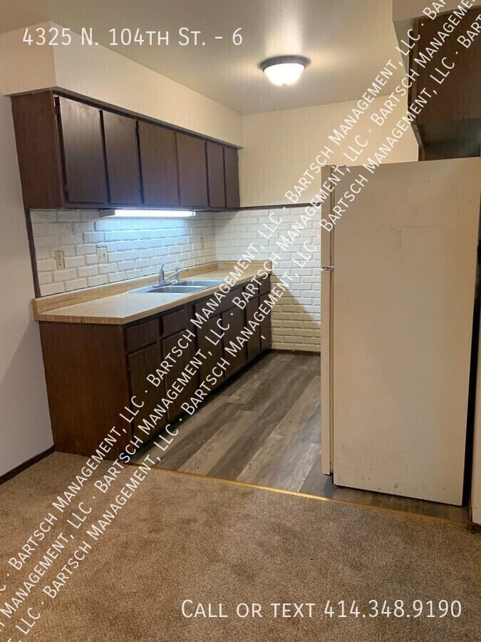 4325 N 104th St #6 - Photo 3 of 6