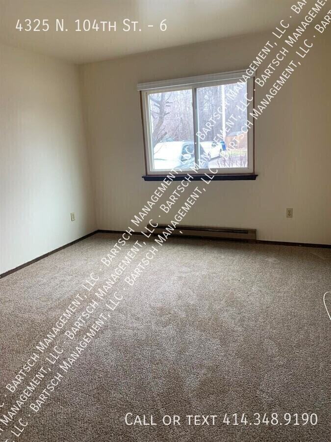 4325 N 104th St #6 - Photo 4 of 6