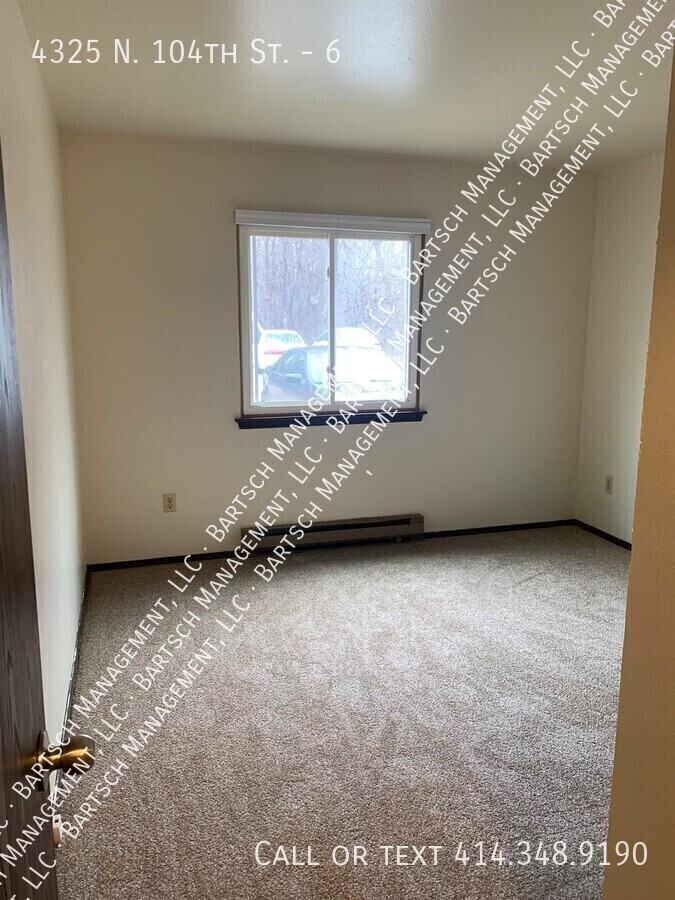4325 N 104th St #6 - Photo 5 of 6