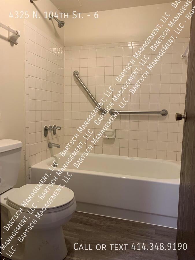 4325 N 104th St #6 - Photo 6 of 6