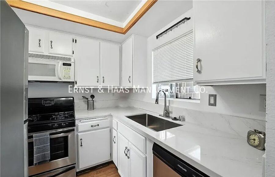 955 E 3rd St #304 - Photo 6 of 26