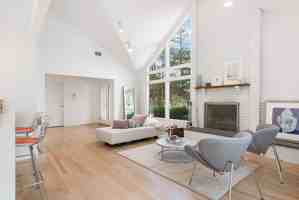 featured image of 31 Diane Dr