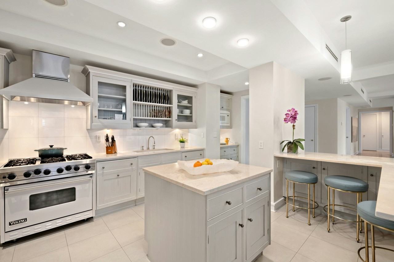 595 W End Ave #9thFL - Photo 5 of 25