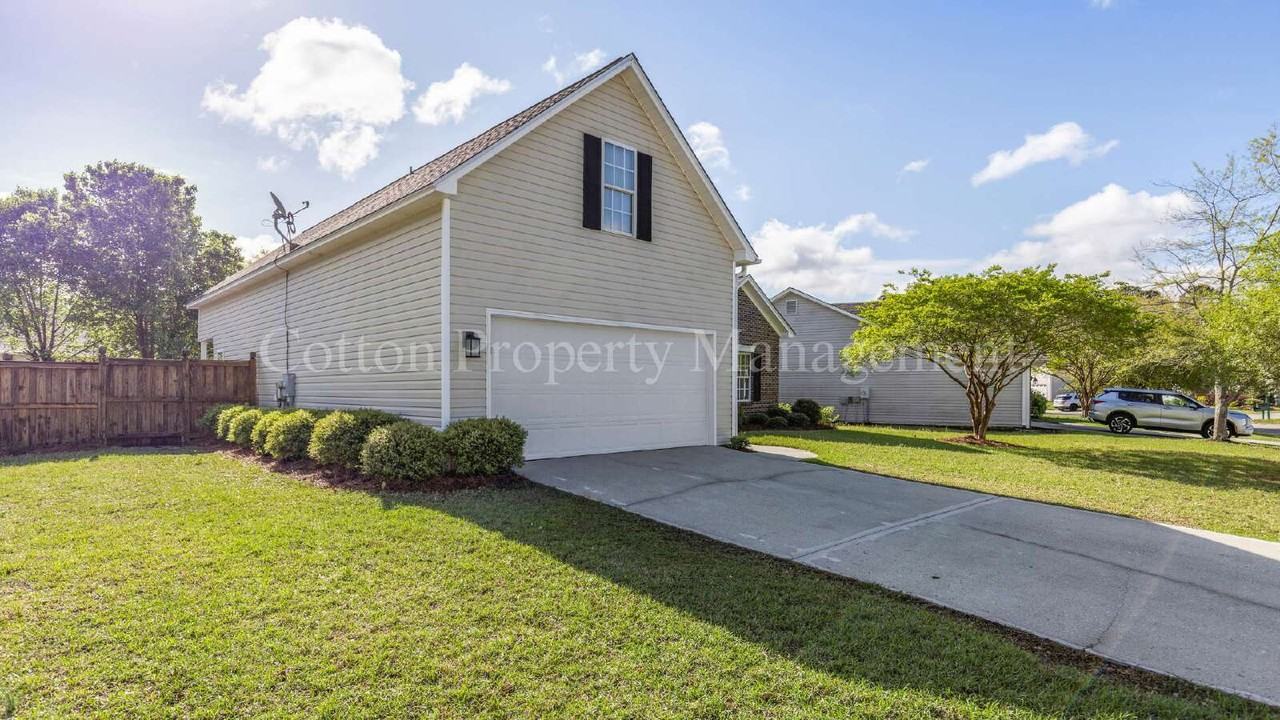 1010 Winterberry Cir - Photo 2 of 50