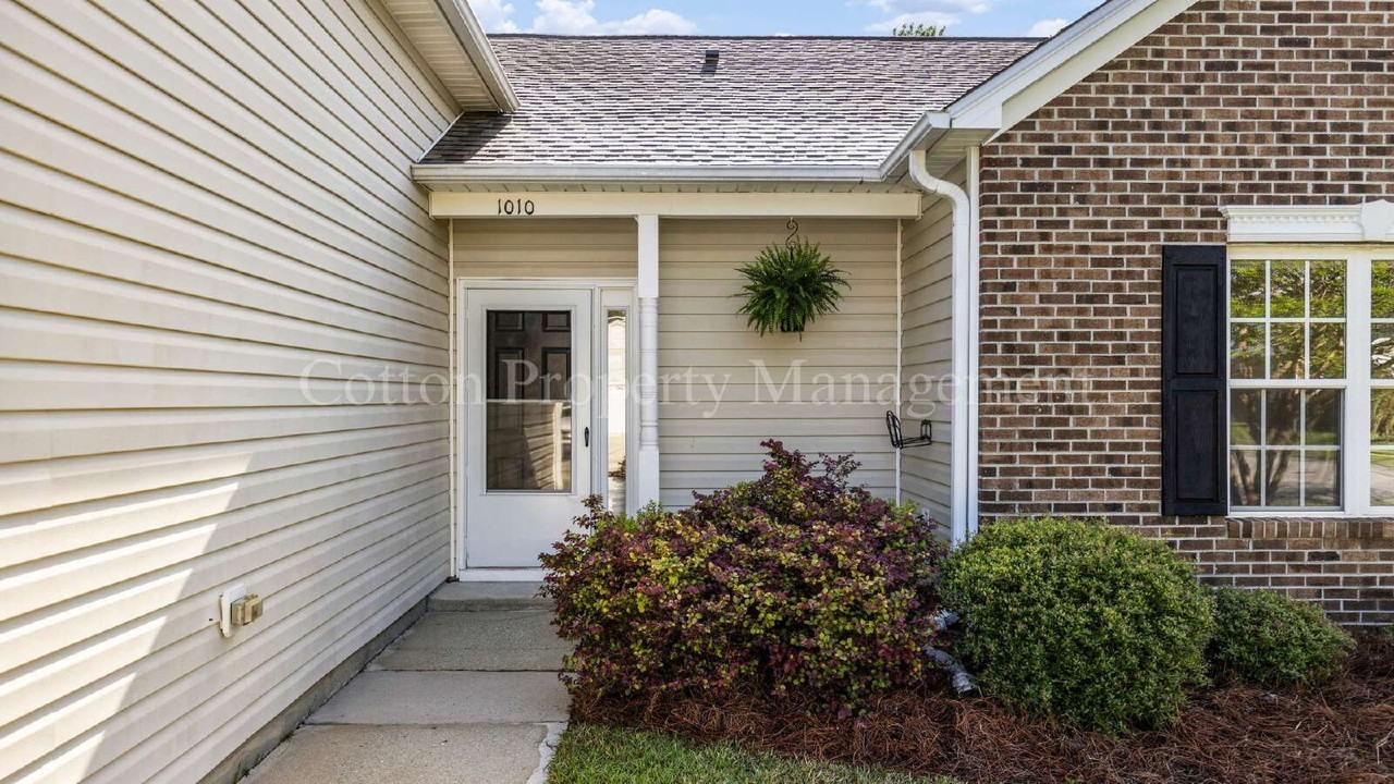 1010 Winterberry Cir - Photo 3 of 50