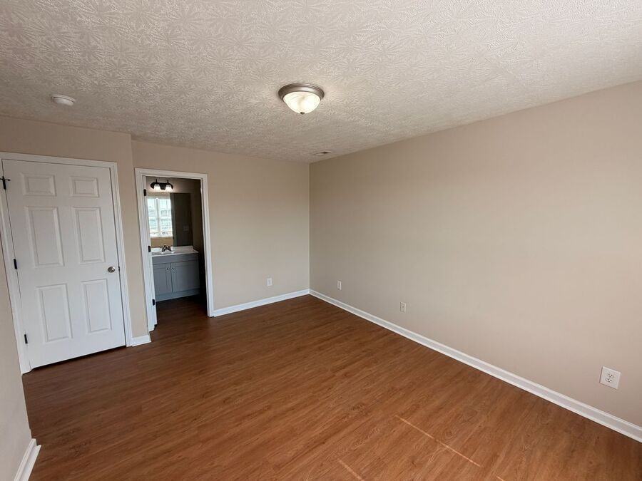 223 Ridgewood Dr - Photo 3 of 23
