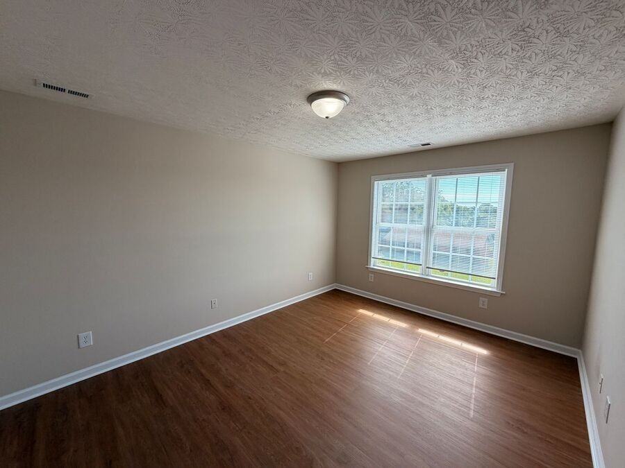 223 Ridgewood Dr - Photo 4 of 23