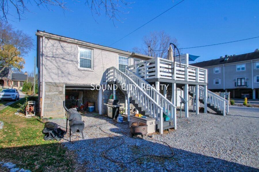 103 Cherokee Rd #B - Photo 3 of 32