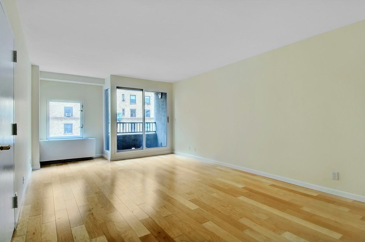 324 W 23rd St #6A - Photo 5 of 9